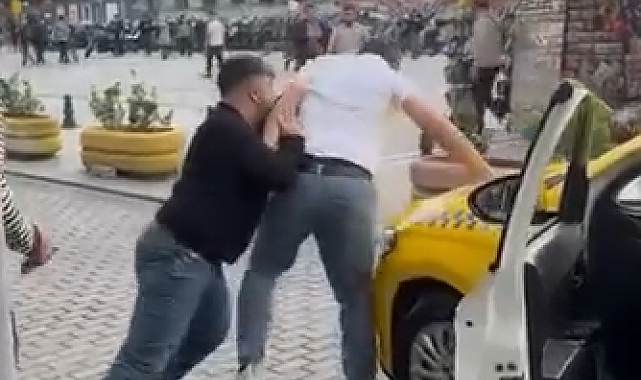 Fatih'te taksicilerin yumruklu 'yolcu alma' kavgası kamerada