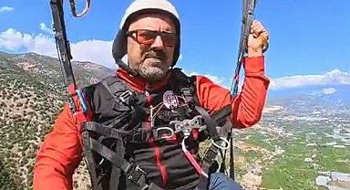 Finike'de keşfedilen doğal rampada ilk yamaç paraşütü uçuşu