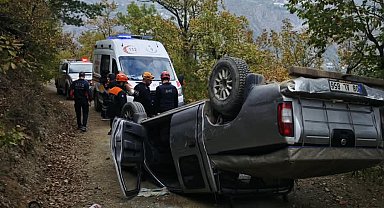 Freni tutmayan kamyonet takla attı; 2 yaralı
