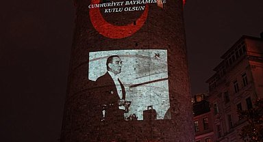 Galata Kulesi'nde 29 Ekim'e özel Atatürk gösterisi