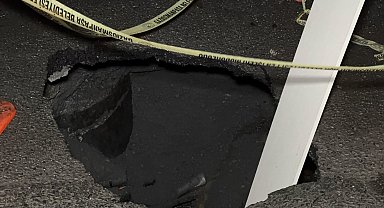 Gaziosmanpaşa'da sağanak sonrası yolda kısmi çökme meydana geldi