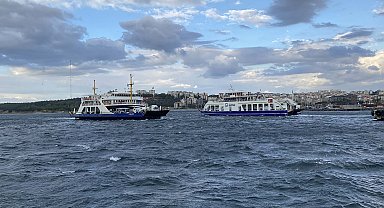 Gökçeada ve Bozcaada feribot seferlerine fırtına engeli