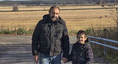 Gurbetçi baba, hayatını otizmli oğluna adadı