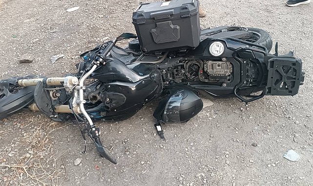 Hafif ticari araç ile çarpışan motosiklet sürücüsü öldü