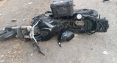 Hafif ticari araç ile çarpışan motosiklet sürücüsü öldü