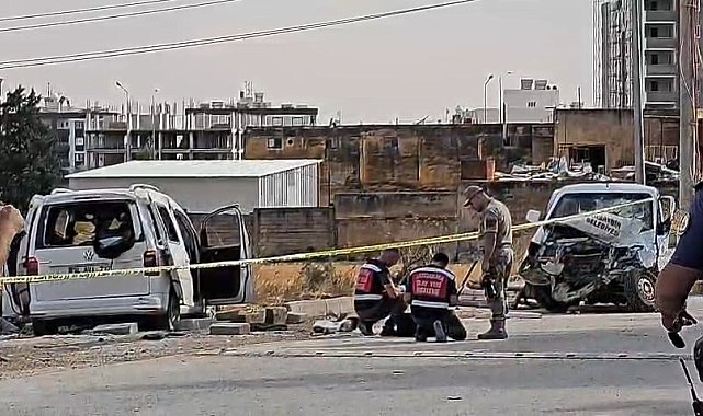 Hafif ticari araç önce belediye personeline, ardından kamyonete çarptı: 1 ölü, 2 yaralı