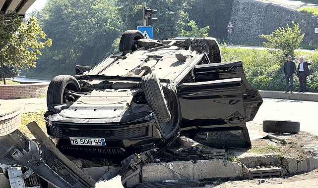Hafif ticari aracın çarptığı cip takla attı; 1 yaralı