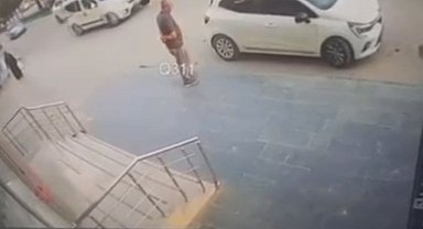Hafif ticari aracın yayaya çarptığı kaza kamerada
