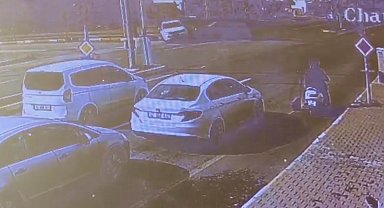 Hafif ticari araçla otomobil çarpıştı; 1'i bebek 3 yaralı