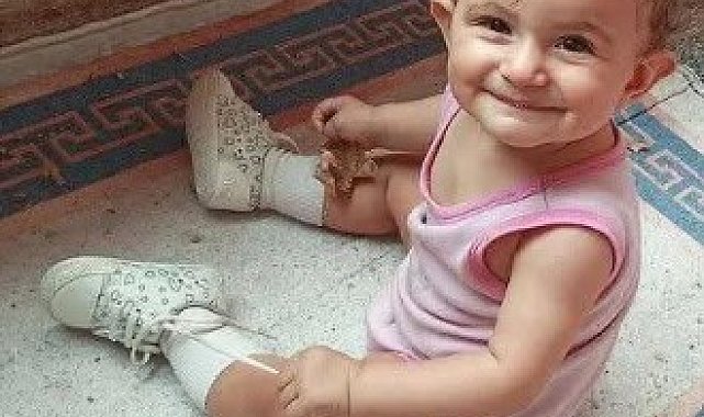 Halasının elini bırakıp çıktığı yolda otomobil çarpan Melis bebek toprağa verildi