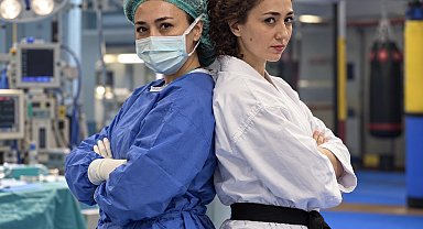 Hastanede şifa dağıtan doktor, minderde madalya için ter döküyor
