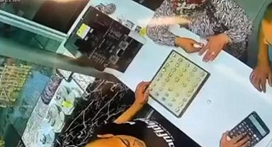 Hatay'da 2 kuyumcudan 3 altın yüzük çalan 2 şüpheli yakalandı