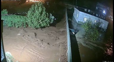 Hatay'da yağış, taşkına neden oldu
