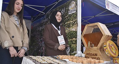 Hizan'da '1'inci karakovan bal hasadı festivali' başladı