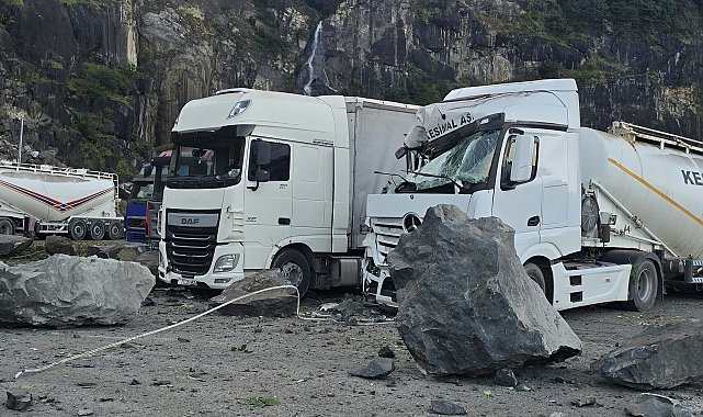 Hopa'da TIR parkında heyelan: 1 ölü