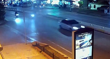 İki motosikletin çarpıştığı kazada 1 yaralı; o anlar kamerada
