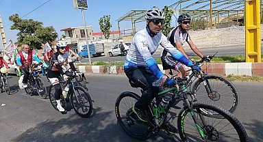İran'da öldürülen çocuklar için 2 bin 865 kilometre pedal çevirdiler