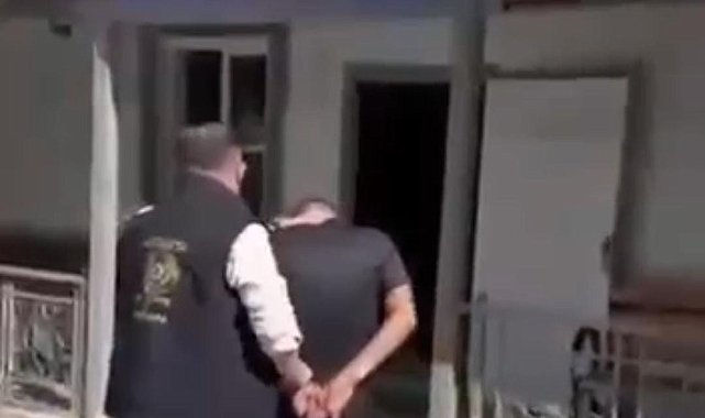 İş arkadaşlarının evinden altın ve para çalan 2 şüpheli yakalandı