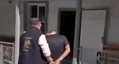 İş arkadaşlarının evinden altın ve para çalan 2 şüpheli yakalandı