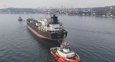 İstanbul Boğazı 'AK ANA' isimli tankerin geçişi nedeniyle gemi trafiğine kapatıldı -1 Havadan görüntü