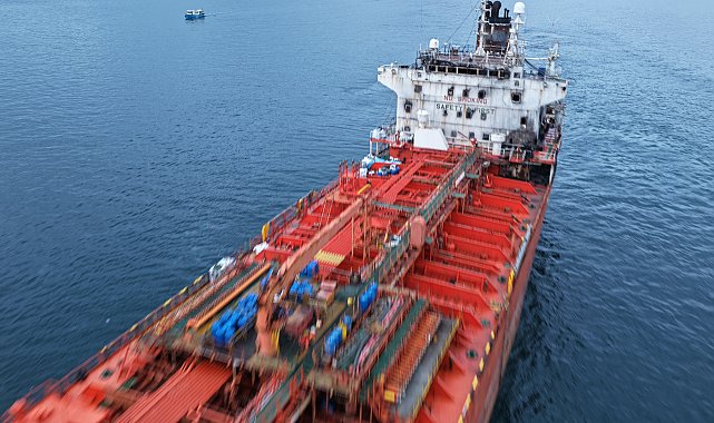 İstanbul Boğazı 'MT Golden Sapling' isimli tankerin geçişi nedeniyle gemi trafiğine kapatıldı