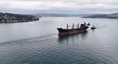 İstanbul Boğazı'nda gemi trafiği 'Aroyat' isimli geminin geçişi nedeniyle askıya alındı -2 Dron eklendi