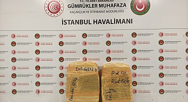 İstanbul Havalimanı'nda 25 kilogram esrar ele geçirildi; 2 gözaltı
