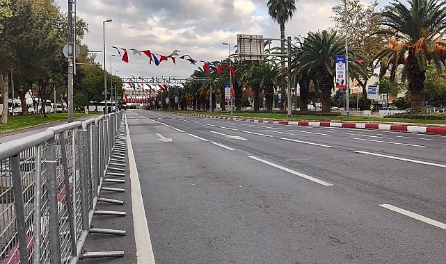 İstanbul'da Cumhuriyet Bayramı tören provası nedeniyle bazı cadde ve yollar trafiğe kapatıldı Görüntü eklendi