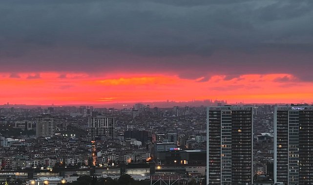 İstanbul'da sağanak sonrası gün batımı görsel şölen oluşturdu