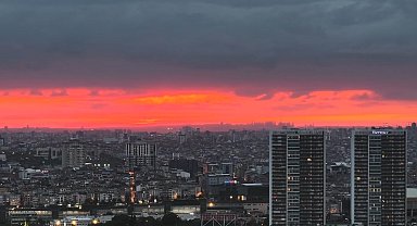 İstanbul'da sağanak sonrası gün batımı görsel şölen oluşturdu