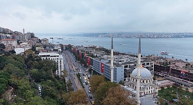 İstanbul'da Türk bayraklarıyla donatılan caddeler havadan görüntülendi