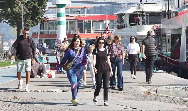 İstanbullular güneşli havanın keyfini çıkardı; kimi yüzdü kimi yürüyüş yaptı