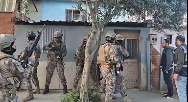 İzmir'de FETÖ operasyonlarında 16 gözaltı