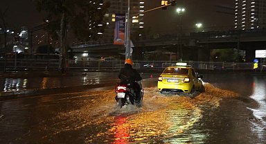 İzmir'de sağanak etkili oldu