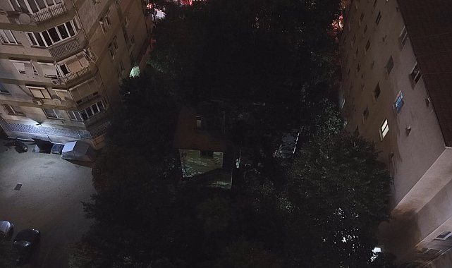 Kadıköy'de 3 katlı ahşap köşkte yangın