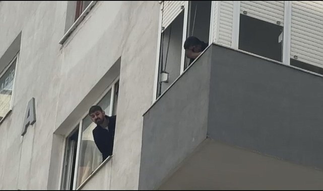 Kadıköy'de 8 katlı binada yangın; mahsur kalanlar var -1