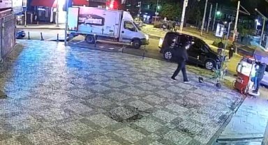 Kadıköy'de haraç için döviz bürosunu kurşunlayan şüpheliler kamerada: 5 gözaltı