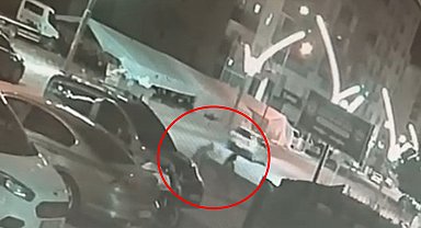 Kadının çantasını alıp kaçan kapkaççı tutuklandı; olay kamerada