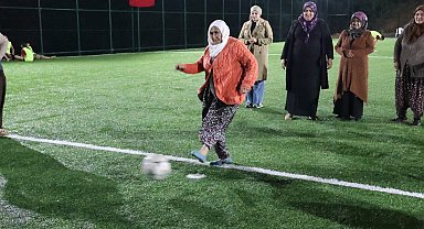 Kadınlar halı sahada Cumhuriyet coşkusunu yaşadı