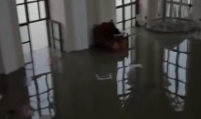 Kağıthane'de dere taştı; tarihi Sadabad Camii'ni su bastı