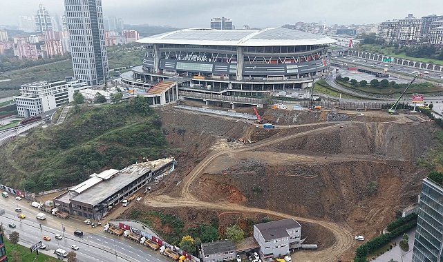 Kağıthane'de selde kayan toprak kaldırılıyor Havadan görüntü