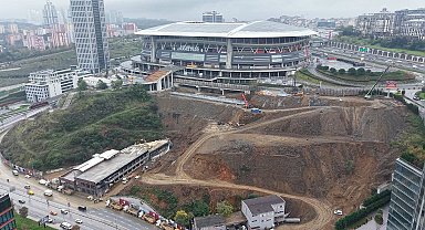 Kağıthane'de selde kayan toprak kaldırılıyor Havadan görüntü