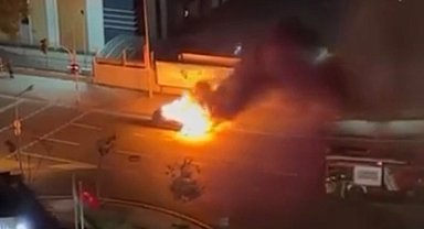 Kağıthane'de seyir halindeki cip alev alev yandı