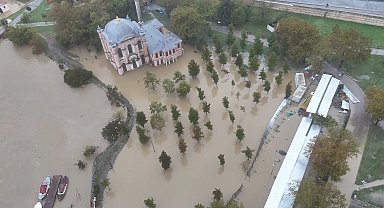 Kağıthane'de su altında kalan Hasbahçe ve tarihi Sadabad Camii havadan görüntülendi