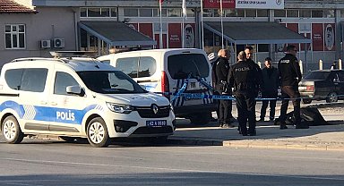 Kaldırımda ölü bulundu