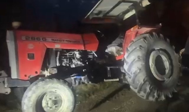 Kamyonet ile traktör çarpıştı: 2 yaralı