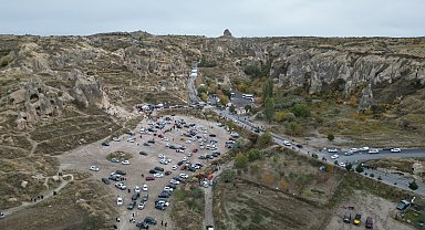 Kapadokya'da peribacasından kopan kayalar düştü; 2 ölü, 5 yaralı