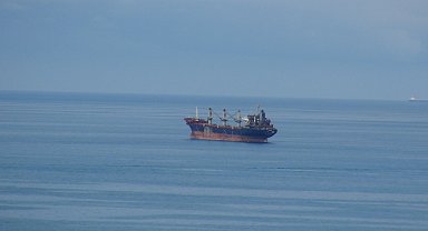 Karadeniz'de dron saldırısına uğrayan gemi Giresun açıklarına sürüklendi