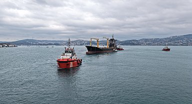 Karadeniz'de İHA saldırısına uğrayan gemi İstanbul Boğazı'ndan geçirildi