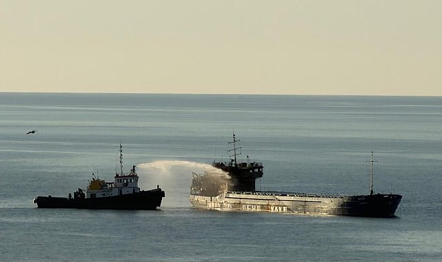 Karadeniz'de saldırıya uğrayan gemi, Giresun açıklarına sürüklendi